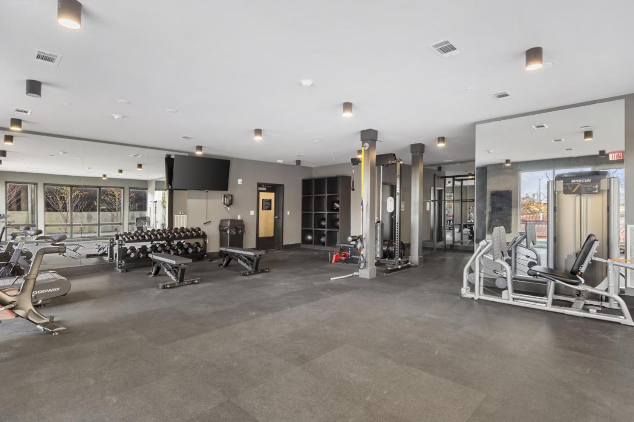 Apartment Luxury 2 Bedroom 4 Bed With Huge Wrap Around Patio Gym And Pool *