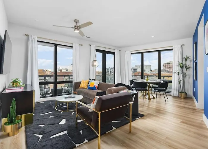 Luxury 2 Bedroom 4 Bed With Huge Wrap Around Patio Gym And Pool
