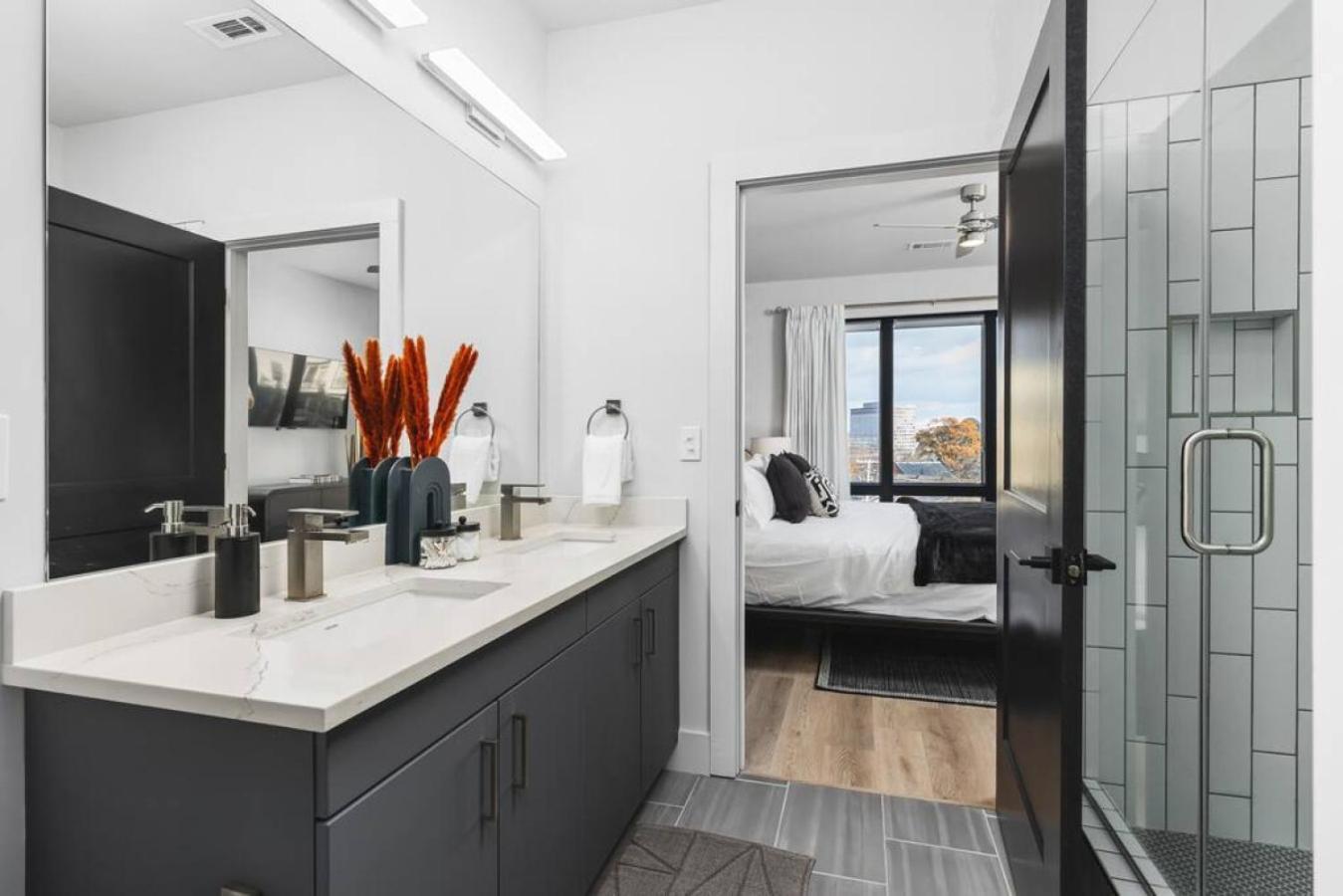 Luxury 2 Bedroom 4 Bed With Huge Wrap Around Patio Gym And Pool