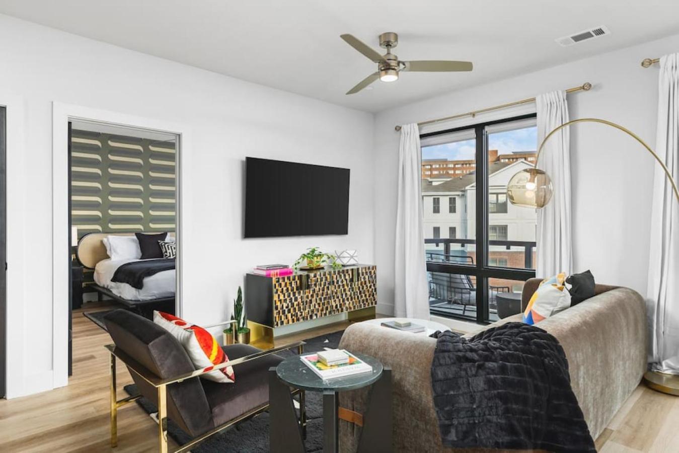 Luxury 2 Bedroom 4 Bed With Huge Wrap Around Patio Gym And Pool *