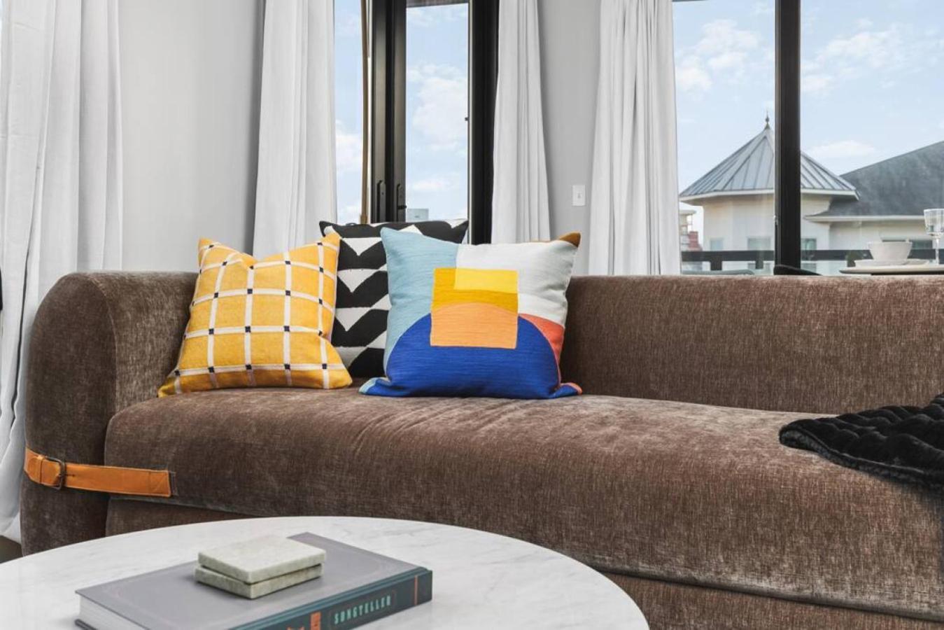 Luxury 2 Bedroom 4 Bed With Huge Wrap Around Patio Gym And Pool