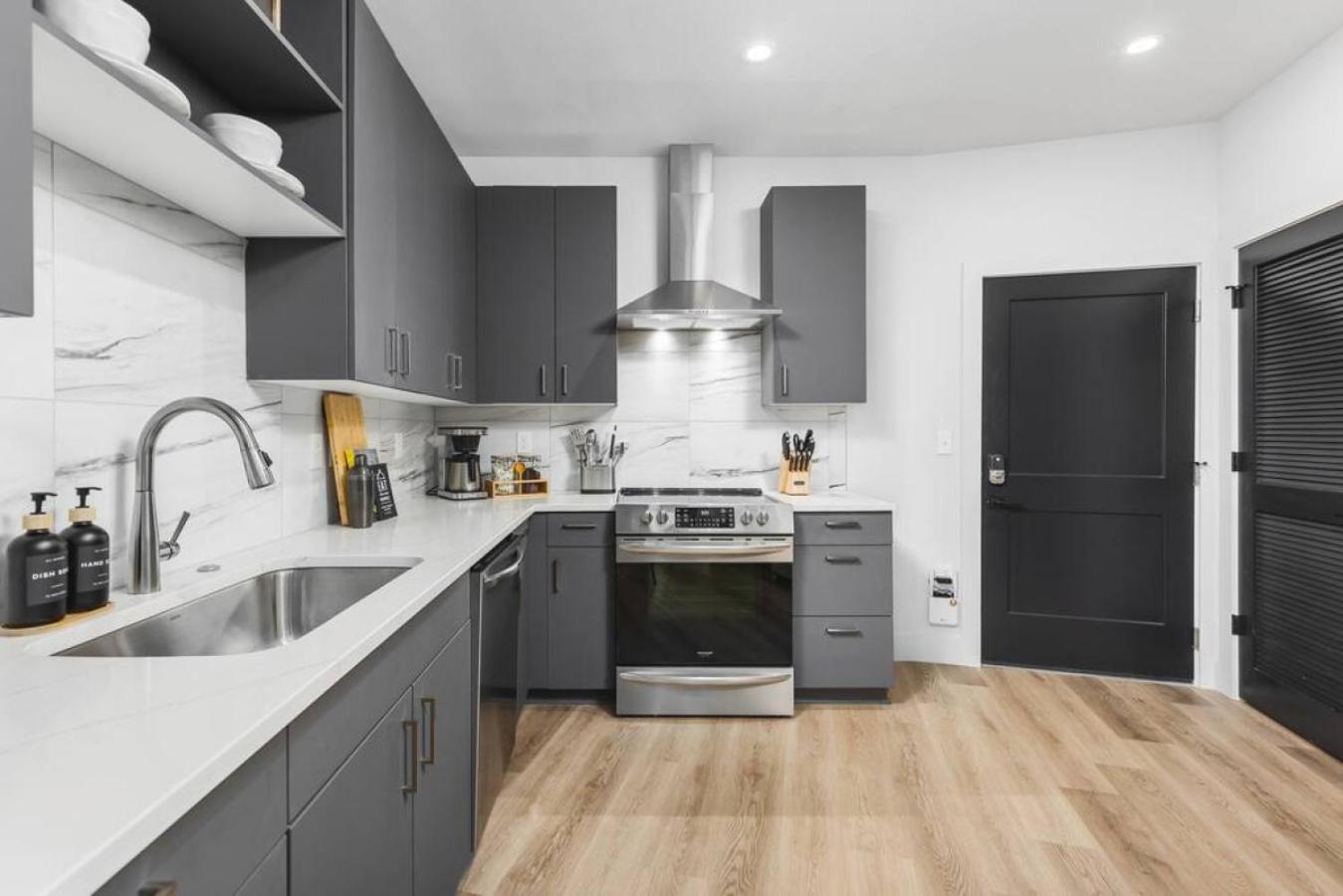 Luxury 2 Bedroom 4 Bed With Huge Wrap Around Patio Gym And Pool
