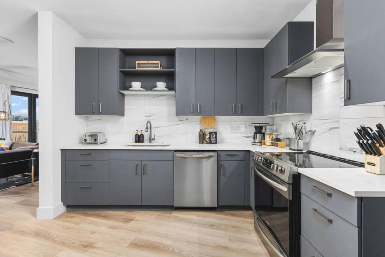 Apartment Luxury 2 Bedroom 4 Bed With Huge Wrap Around Patio Gym And Pool