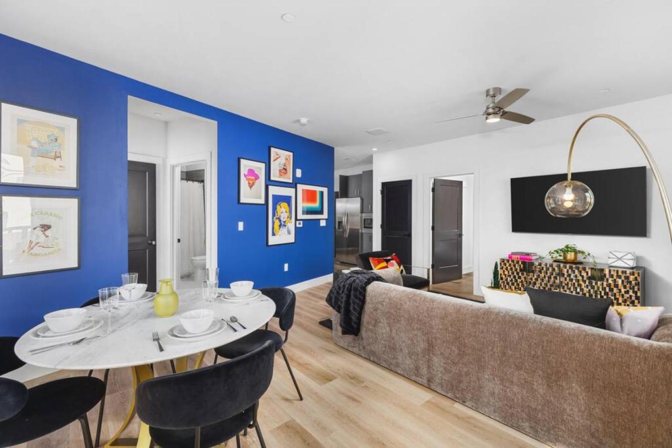 Apartment Luxury 2 Bedroom 4 Bed With Huge Wrap Around Patio Gym And Pool *
