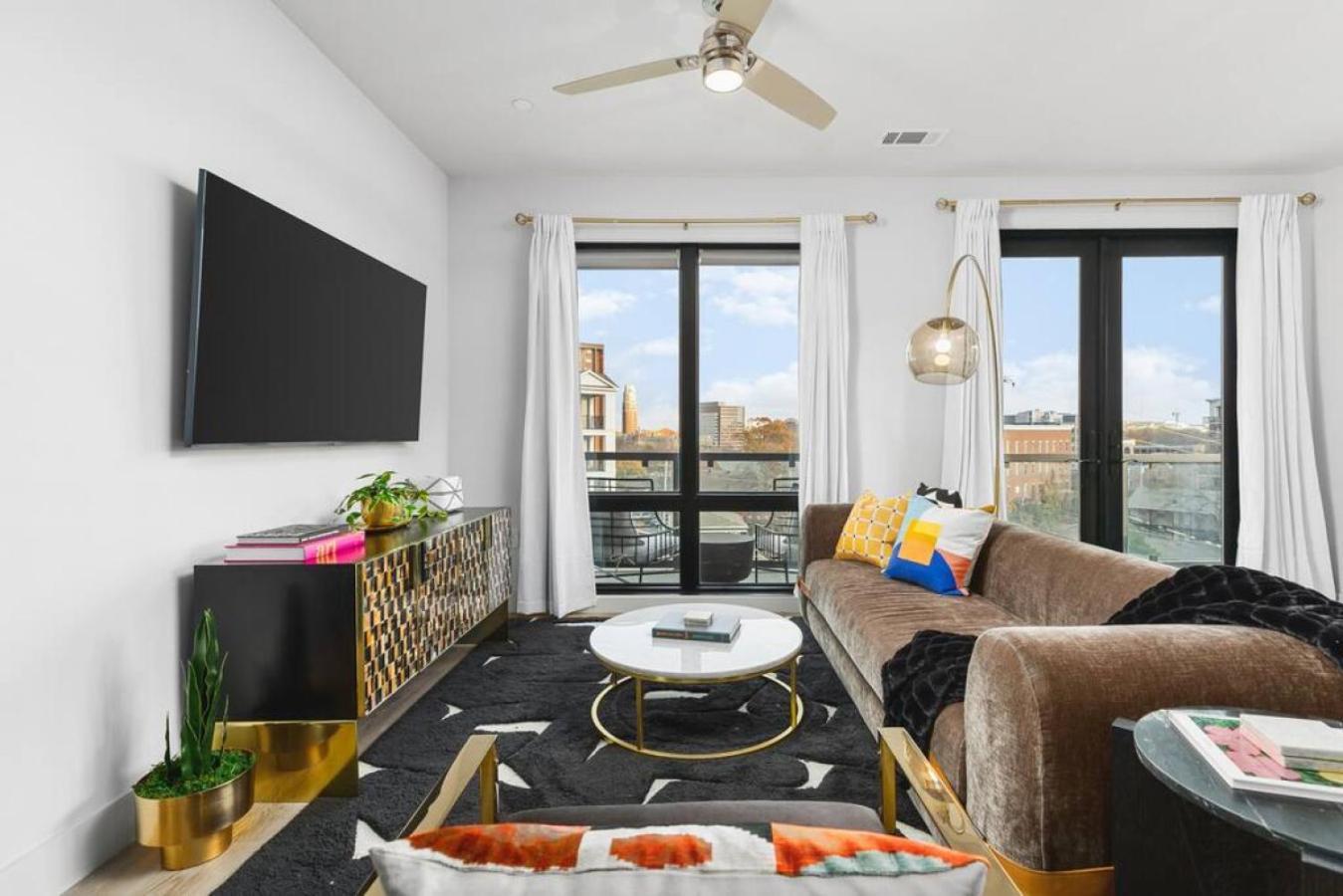 Apartment Luxury 2 Bedroom 4 Bed With Huge Wrap Around Patio Gym And Pool Nashville