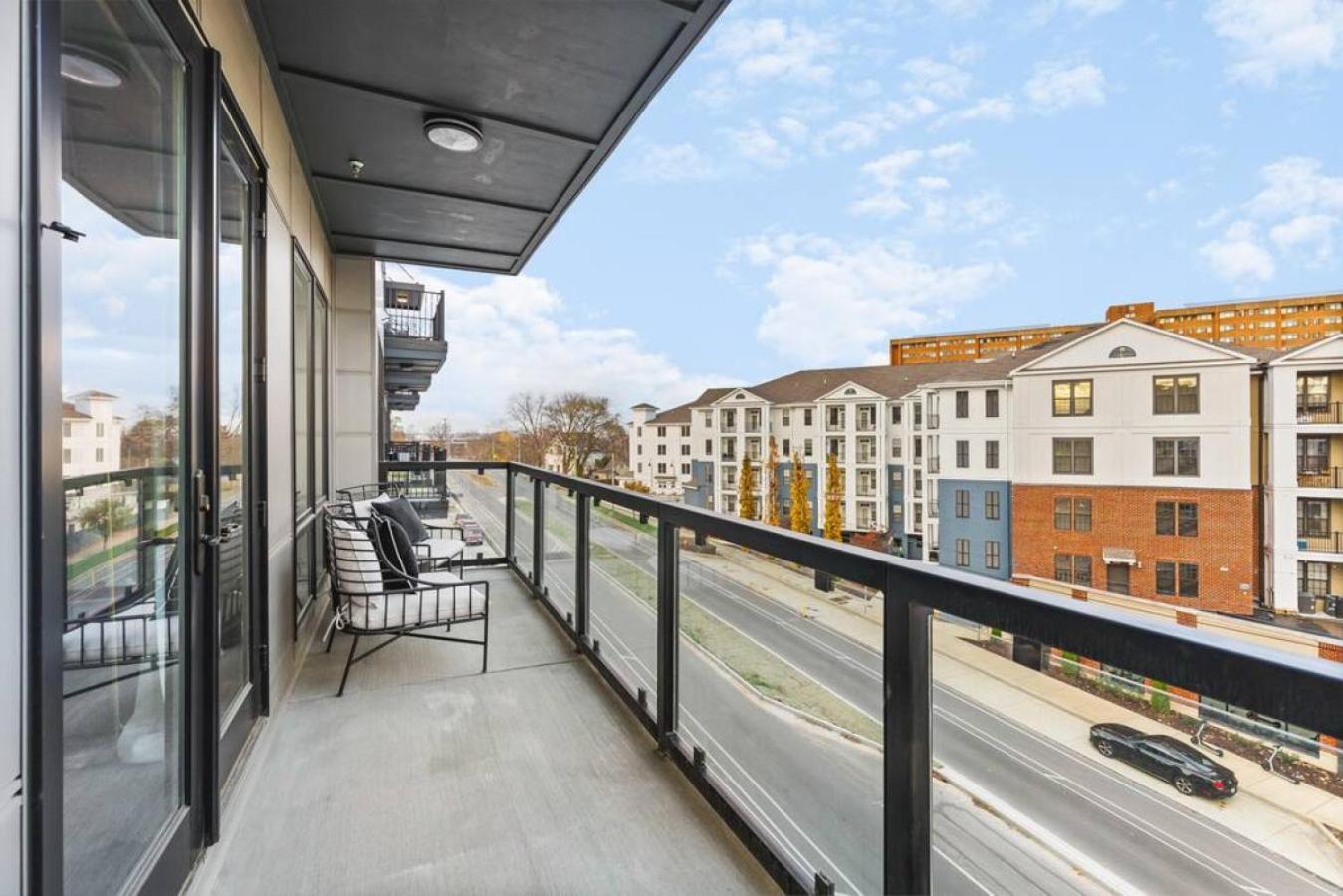 Luxury 2 Bedroom 4 Bed With Huge Wrap Around Patio Gym And Pool Apartment