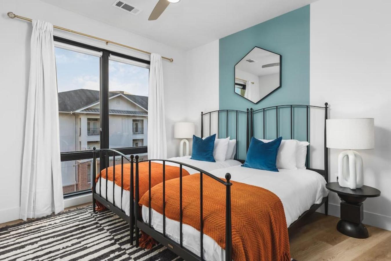 Apartment Luxury 2 Bedroom 4 Bed With Huge Wrap Around Patio Gym And Pool Nashville