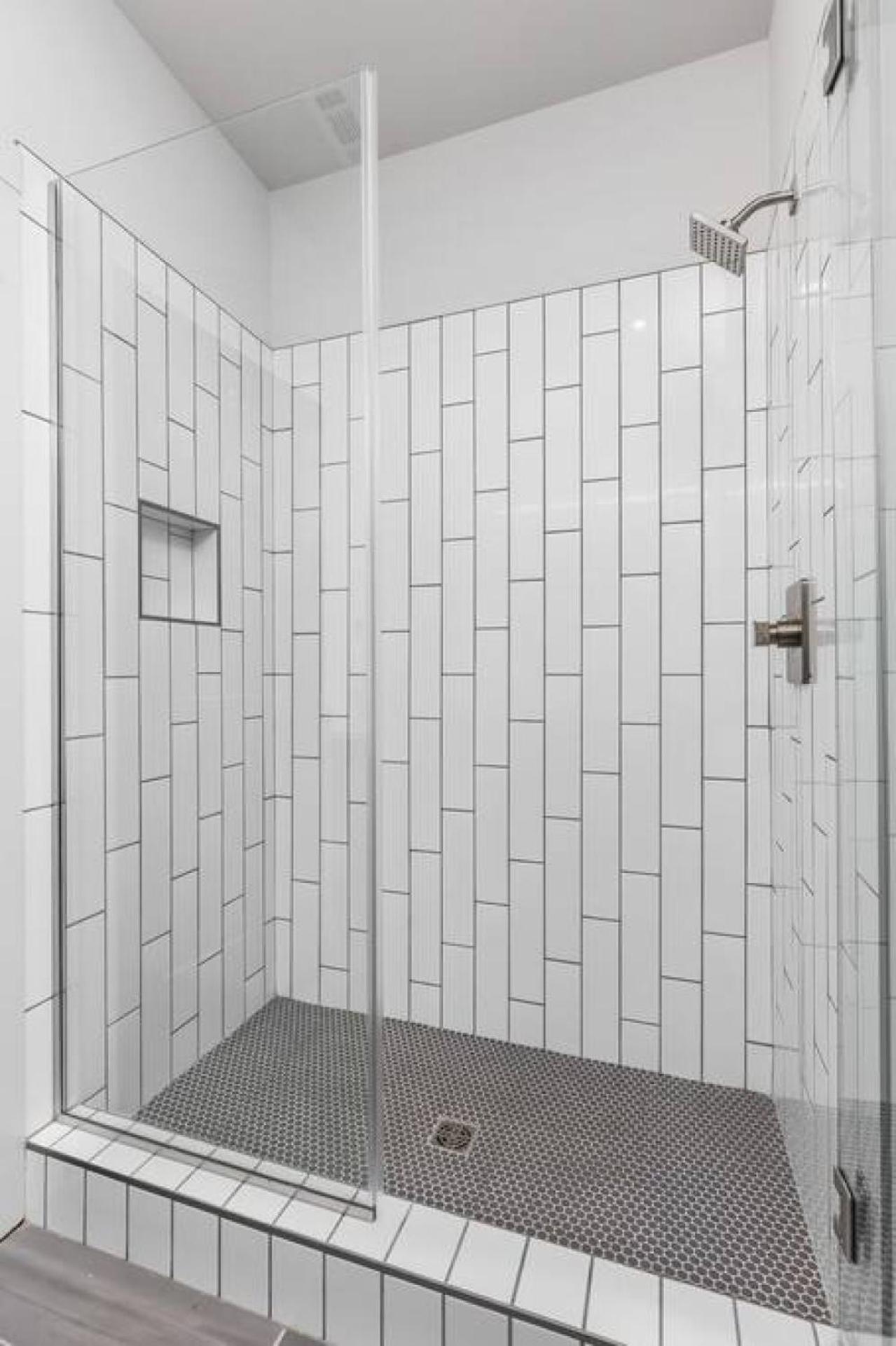 Apartment Luxury 2 Bedroom 4 Bed With Huge Wrap Around Patio Gym And Pool Nashville